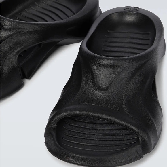 Balenciaga - Picture 1 of 5